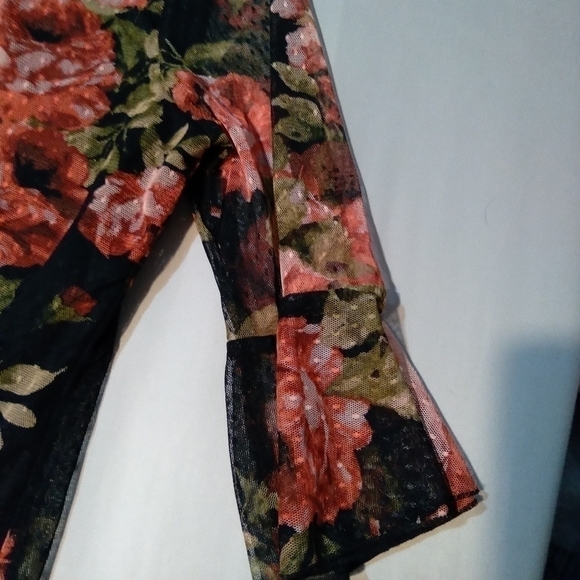 ASHLEY blue Ladies  top. Size small. Lacey material over polyester. - Picture 3 of 5